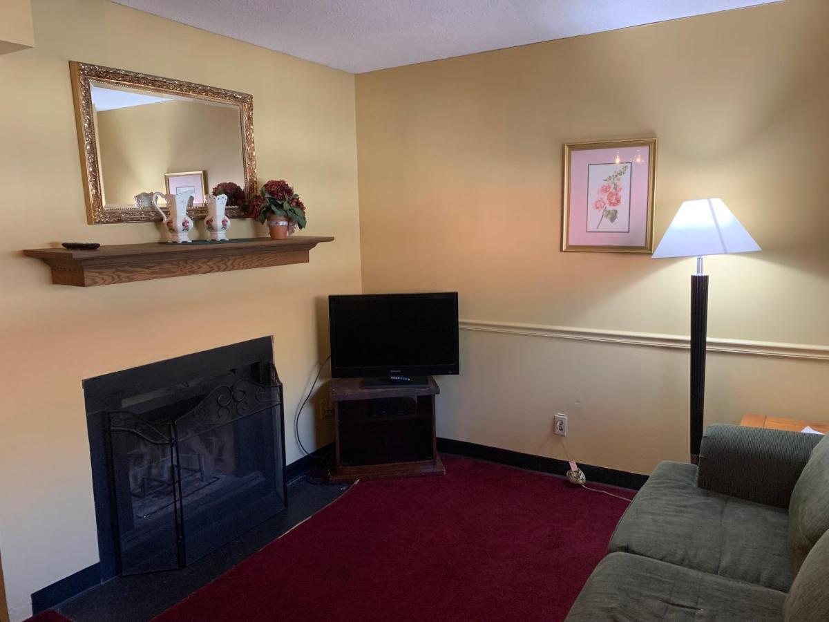 Oak Square Rentals Gatlinburg Room photo